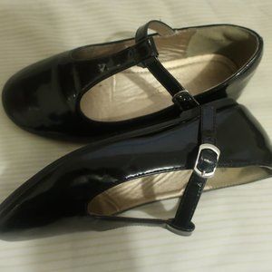 black tstrap shoes